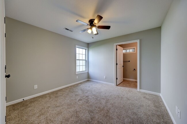 Building Photo - 1008 Meadowview Ln
