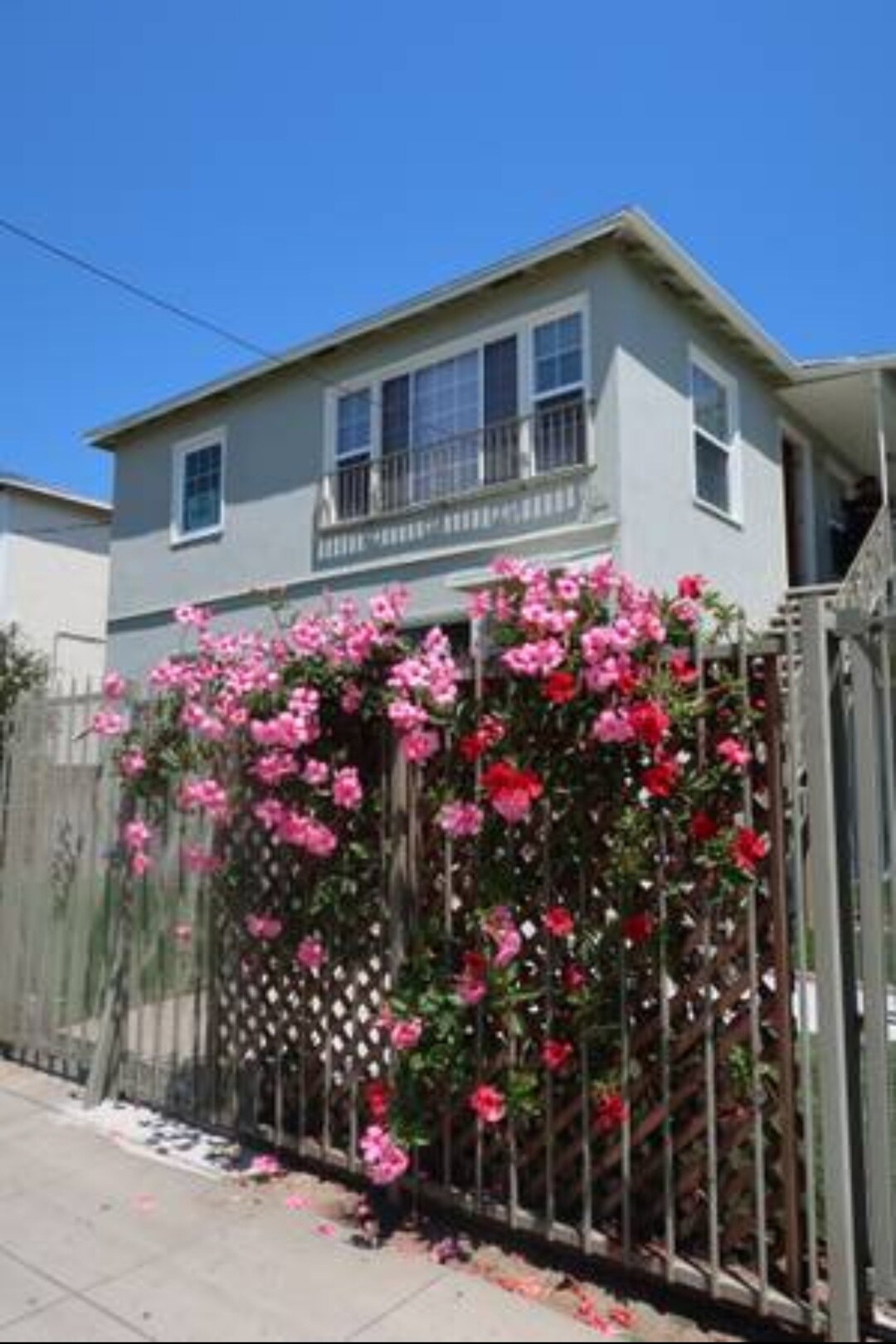 Building Photo - 530 N Van Ness Ave