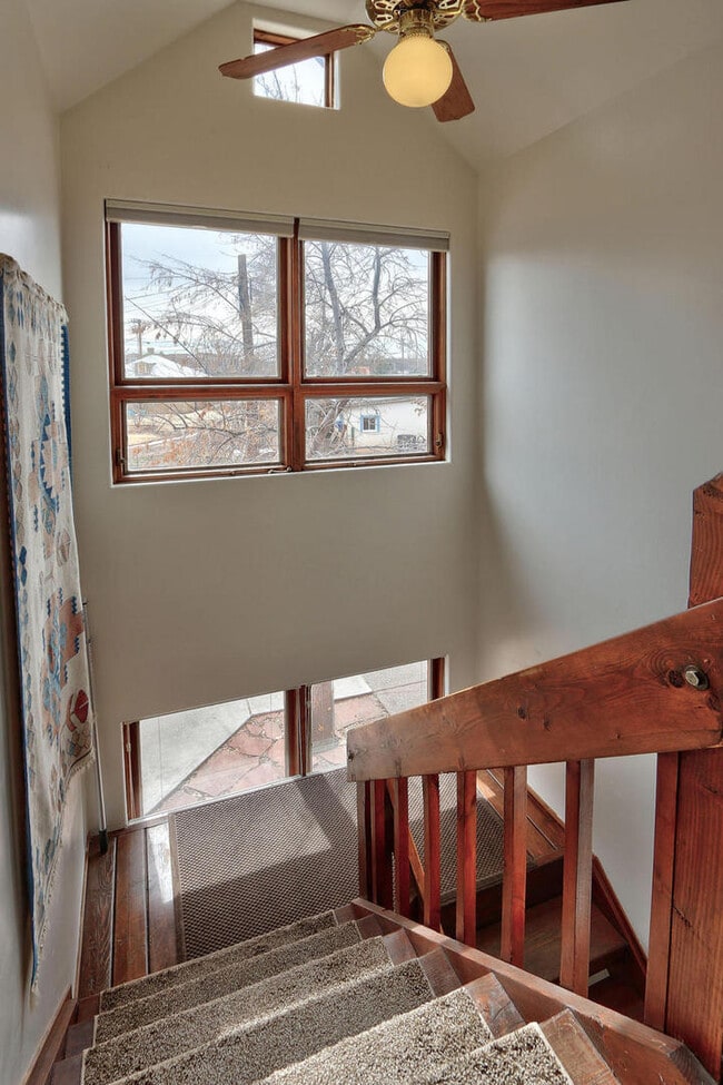 Building Photo - OLD TOWN AMAZING 2 Bedroom 2/BA 1.5/BA 2/Story 1475/SF Townhouse