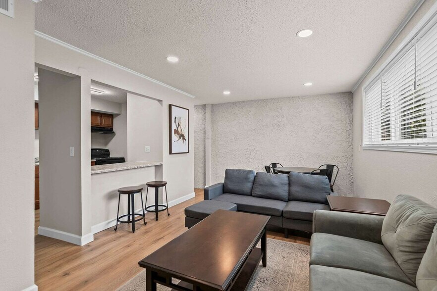 Building Photo - 2309 Cherry Hills Dr