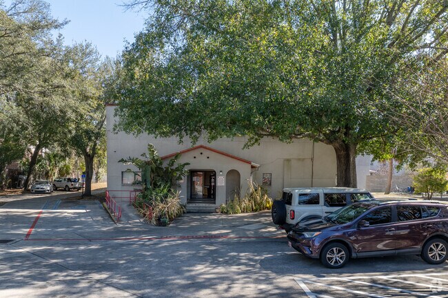 Building Photo - Liberty Center II