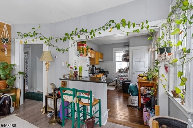 Building Photo - 298 Carmita Ave