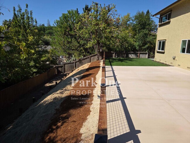 Building Photo - 1501 Fieldcrest Dr