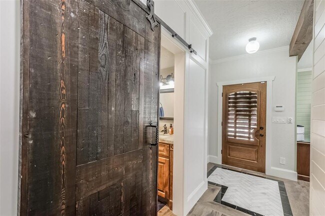 Building Photo - 8638 Oakford Dr