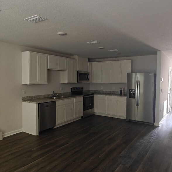 Building Photo - 6281 Firefly Dr