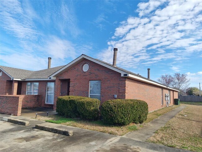 Primary Photo - 5843 Brewbaker Blvd