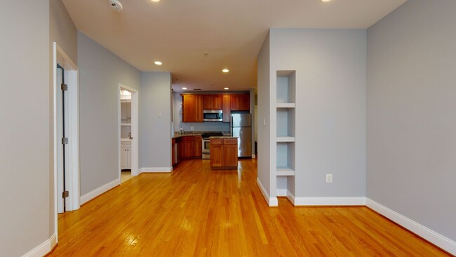 Building Photo - Modern 1 bedroom unit in Bloomingdale/Ecki...