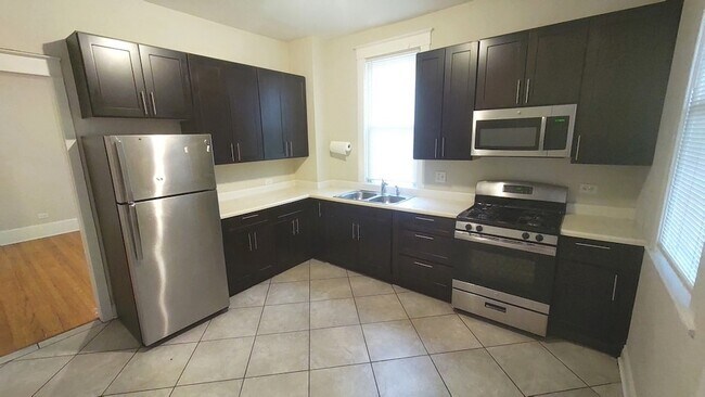 Building Photo - 111 N Center St