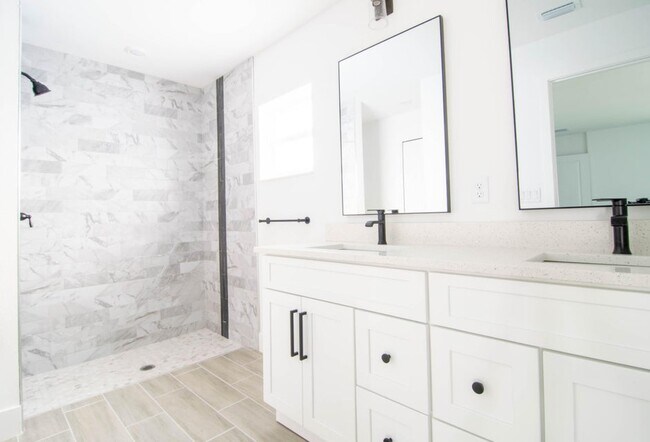 Building Photo - 10235 Stonecrop Ave