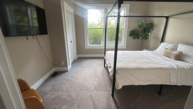 Building Photo - 203 Brockman Ave