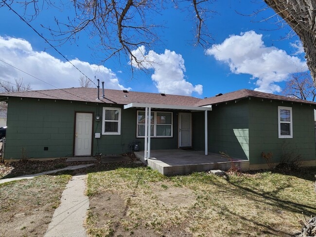 Building Photo - Charming 2 Bedroom W/Garage