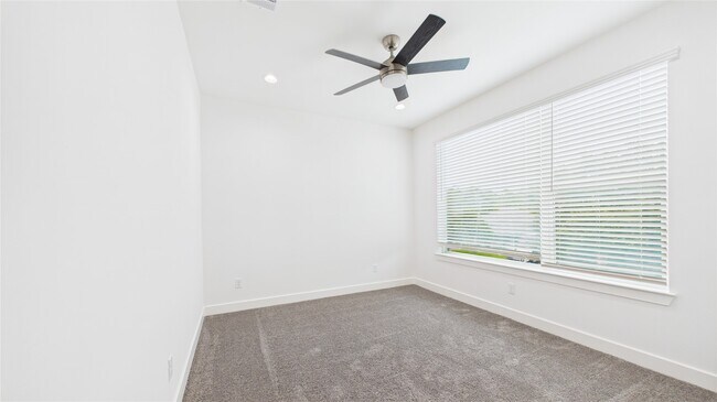 Building Photo - 6732 Lozier St