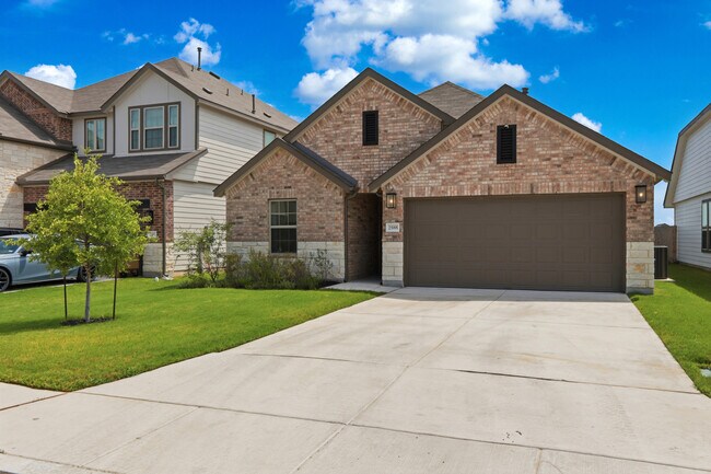 Building Photo - Bright 3-Bed Home with Island Kitchen, Private Patio, and Fenced Yard in New Braunfels