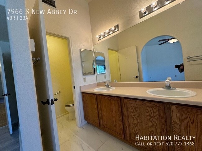 Building Photo - 7966 S New Abbey Dr