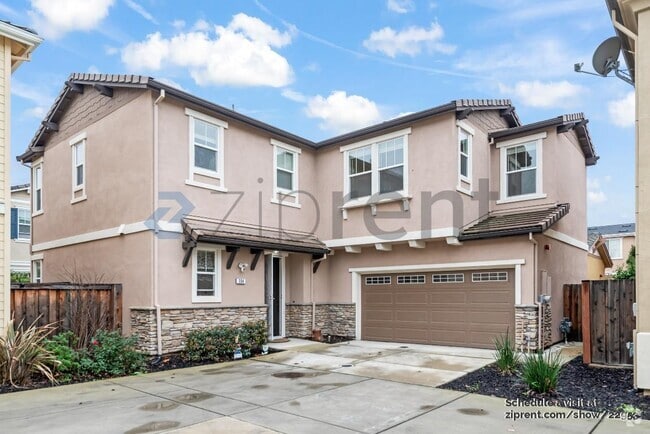 Building Photo - 334 Pacifica Dr