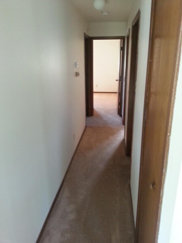 Building Photo - 1303 S Thompson Dr