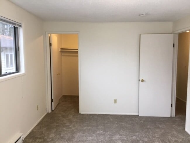 Building Photo - 5129 SE Cesar Estrada Chavez Blvd