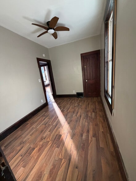 Building Photo - 489 Almond St