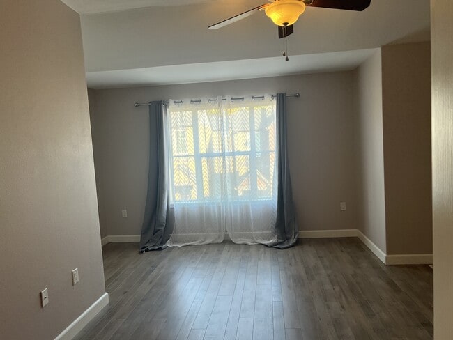Building Photo - 10925 SW Briarwood Pl