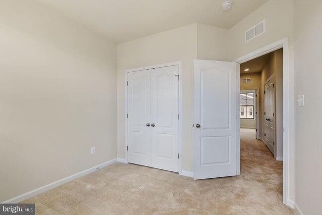Building Photo - 5986 Passend Dr