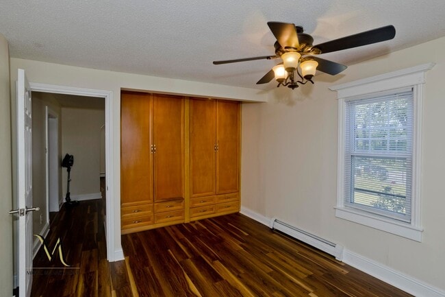 Building Photo - Single-Level Living! 3 Bed Ranch with Mode...