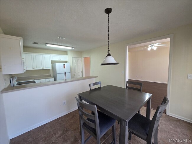 Building Photo - 9400 Bristlecone Dr