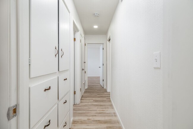 Building Photo - Goldenwood