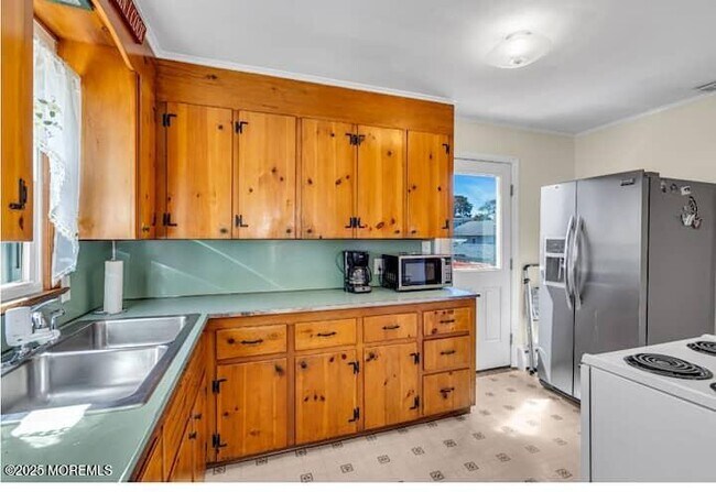 Building Photo - 321 16th Ave