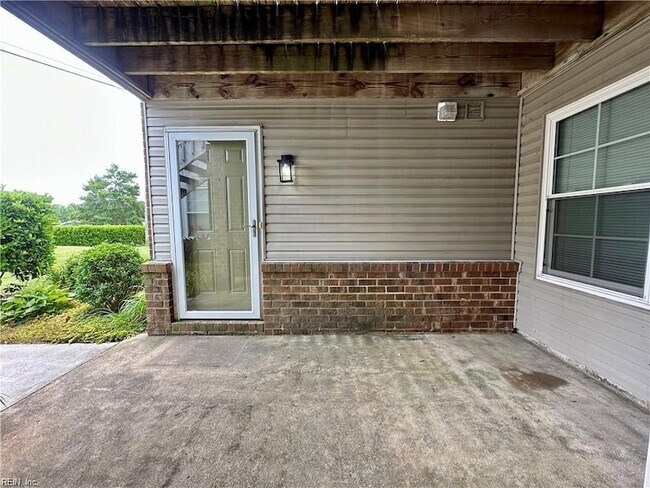 Building Photo - 4044 Laurel Green Cir