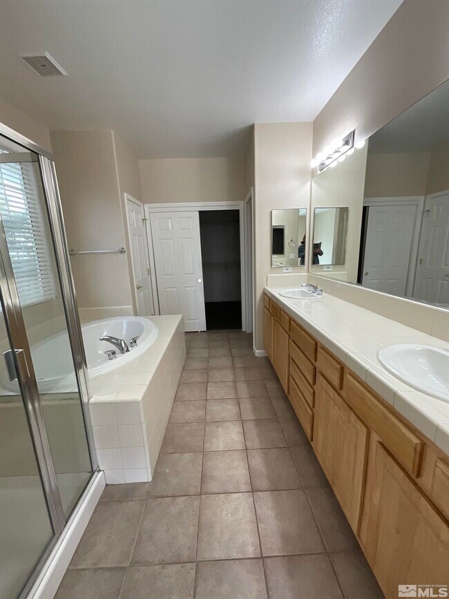 Building Photo - 2847 Falcon Ridge Dr