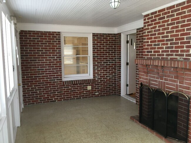 Building Photo - 603 S McNair St