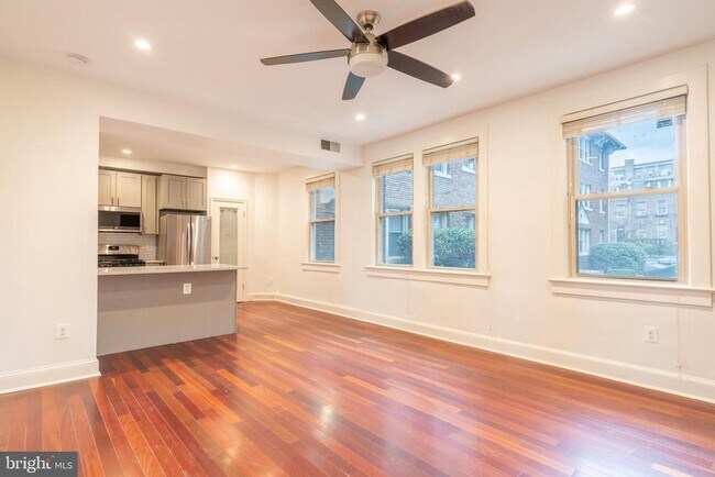 Building Photo - 1725 Lanier Pl NW