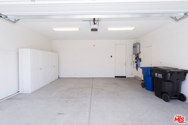 Building Photo - 10922 Mesa Ct