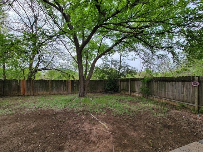 Building Photo - Gorgeous 2 beds 2 baths in San Antonio!
