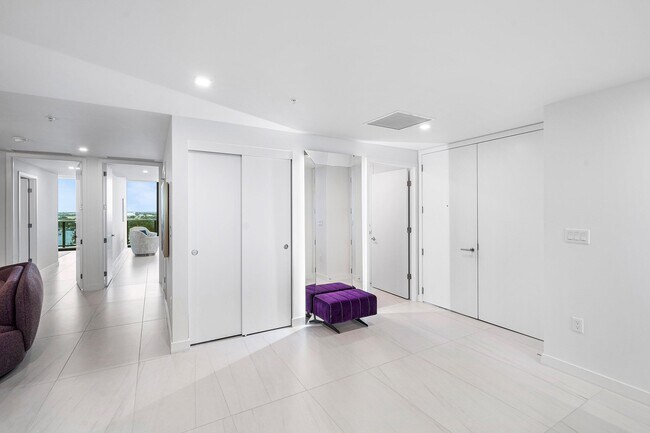 Building Photo - 900 N Ocean Blvd