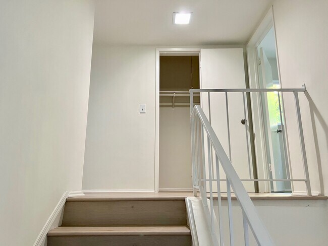 Building Photo - 11323 Cashmere St