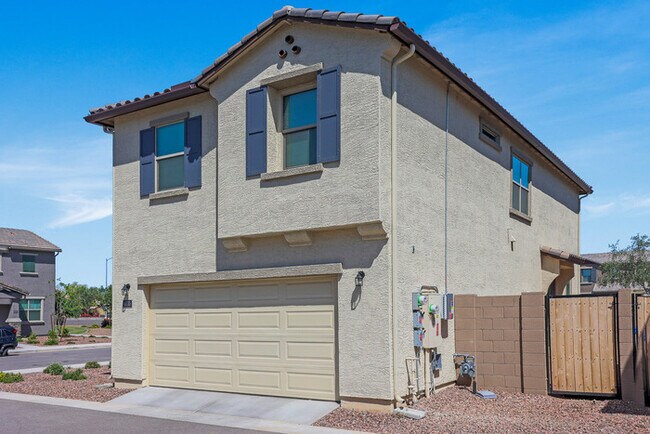 Building Photo - BEAUTIFUL 3 bed + LOFT