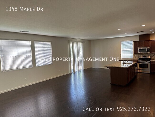 Building Photo - 1348 Maple Dr