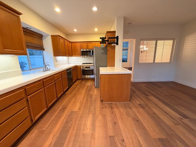 Building Photo - 27 Surfbird Ln