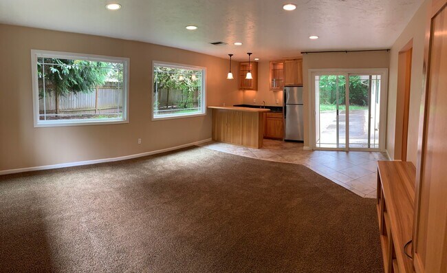 Building Photo - Gorgeous Home with Granite Counters and Custom Built-ins!