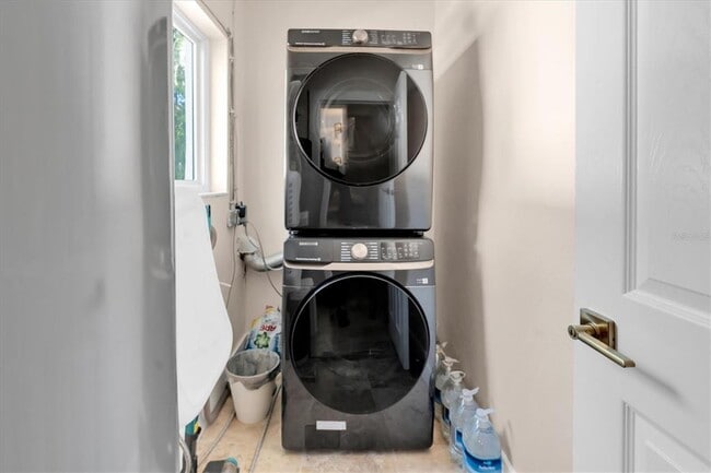 Building Photo - 518 77th Ave