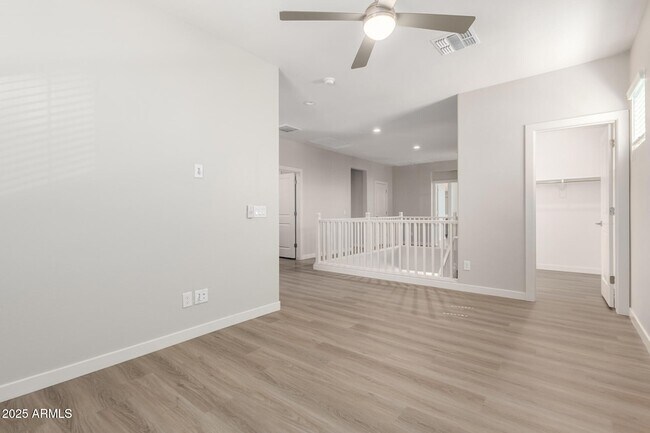 Building Photo - 1531 W Sierra Vista Dr