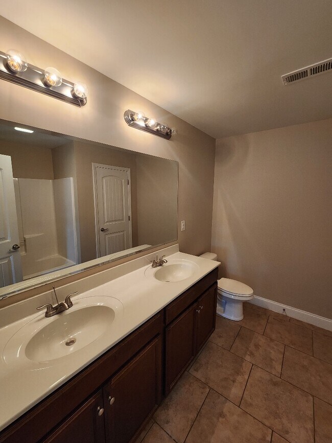 Building Photo - 223 Leadoff Dr