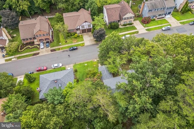 Building Photo - 16080 Deer Park Dr