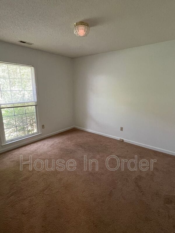 Building Photo - 108 Hyacinth Ln