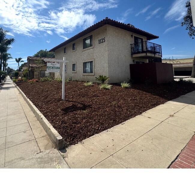 Building Photo - 1125 E Ventura St