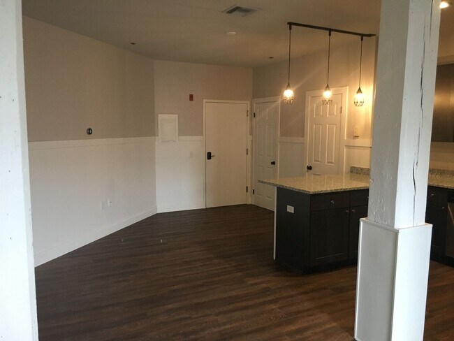 Building Photo - 238 N George St