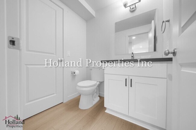 Building Photo - 9059 SW Sagert St