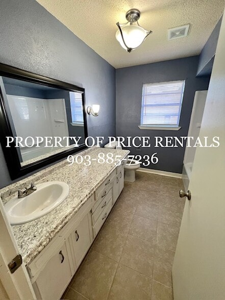 Bathroom - 622 Texas St