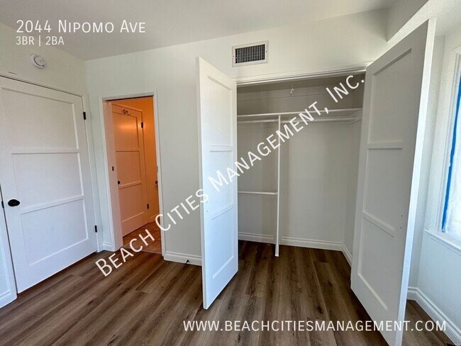Building Photo - 2044 Nipomo Ave